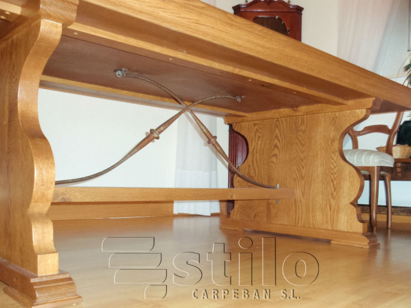 Mesa de estilo castellanoen madera de Roble. Carpintera Ebanistera Carpeban en Salamanca, somos profesionales.